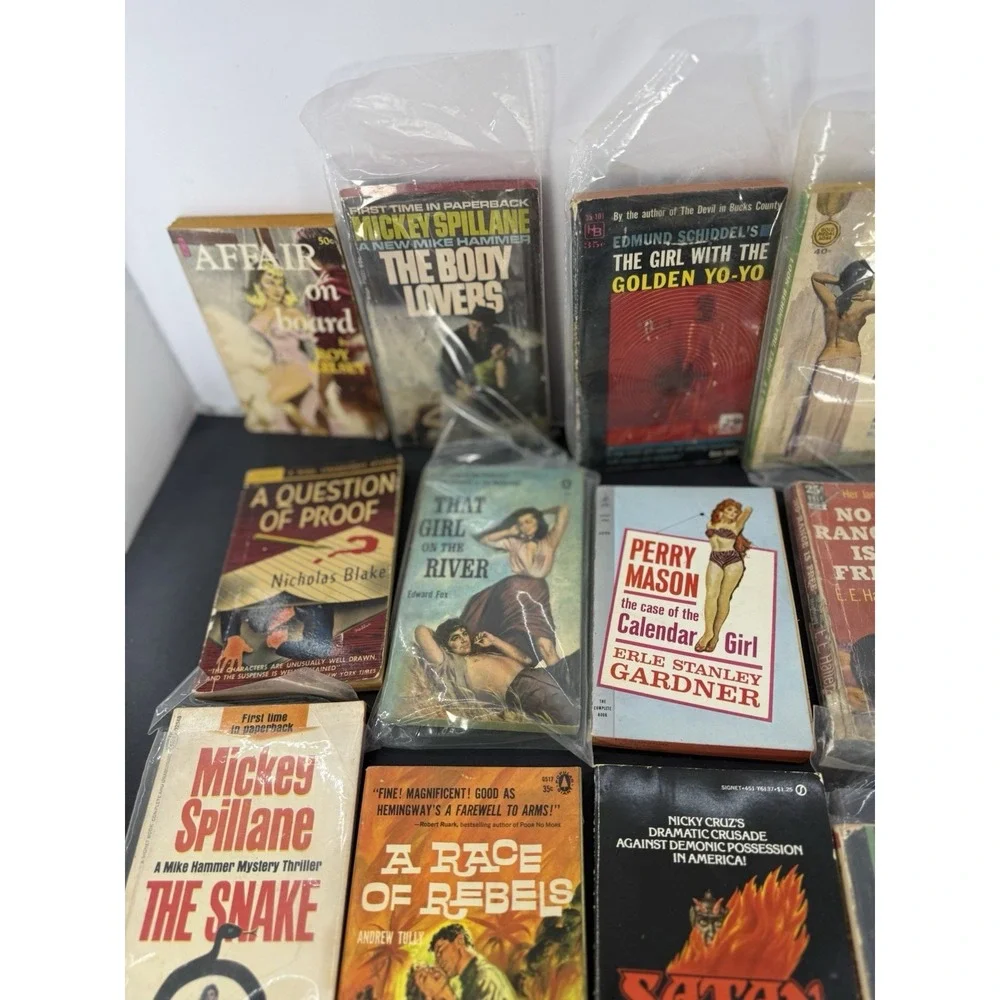 Vintage Paperback Book Lot Pulp Crime Mystery Mickey Spillane Perry Mason